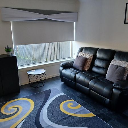 The Cottage - Hot Tub - Nr Glasgow - Self Check-In Coatbridge Zewnętrze zdjęcie