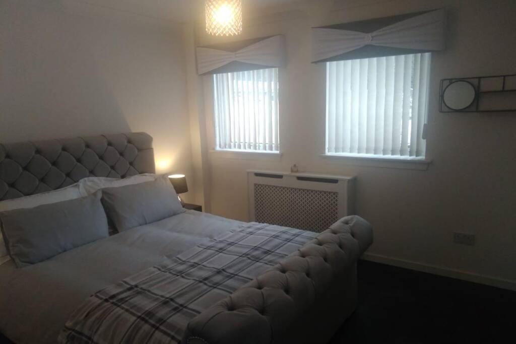 The Cottage - Hot Tub - Nr Glasgow - Self Check-In Coatbridge Zewnętrze zdjęcie