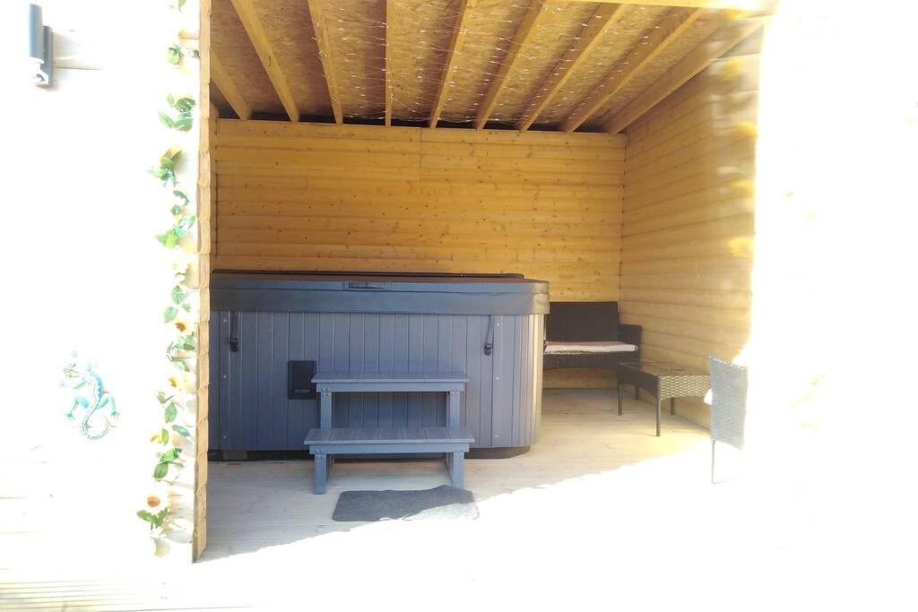 The Cottage - Hot Tub - Nr Glasgow - Self Check-In Coatbridge Zewnętrze zdjęcie