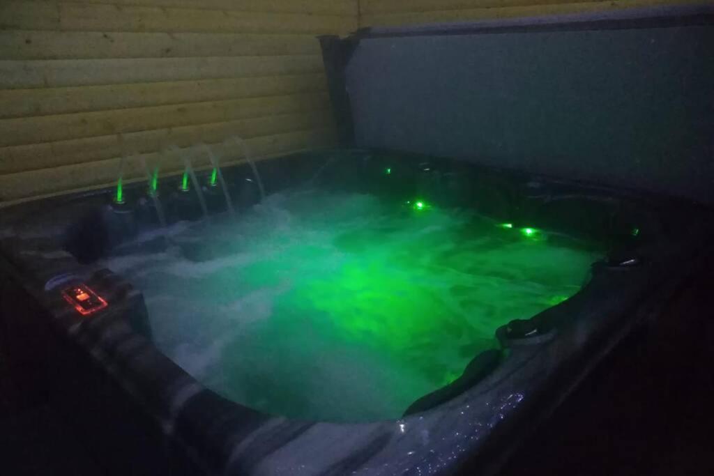 The Cottage - Hot Tub - Nr Glasgow - Self Check-In Coatbridge Zewnętrze zdjęcie