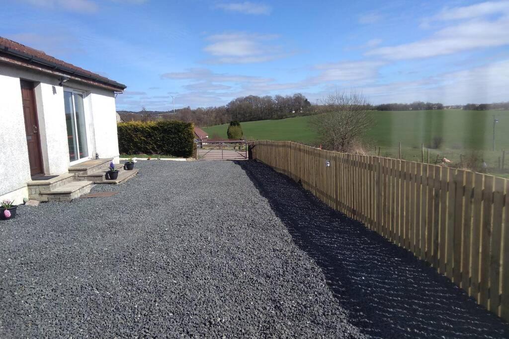 The Cottage - Hot Tub - Nr Glasgow - Self Check-In Coatbridge Zewnętrze zdjęcie