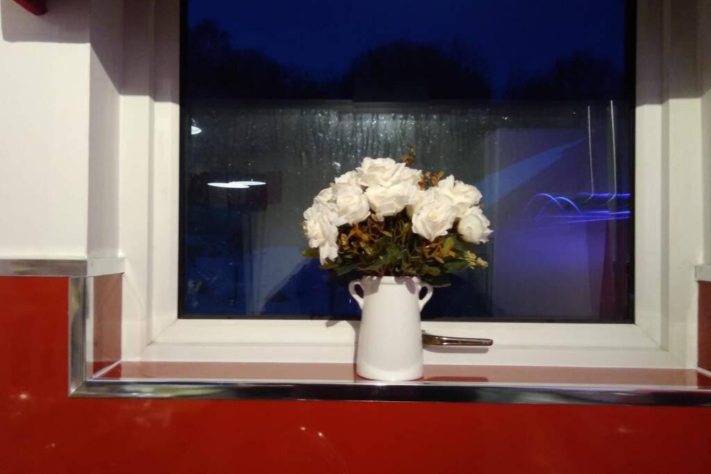 The Cottage - Hot Tub - Nr Glasgow - Self Check-In Coatbridge Zewnętrze zdjęcie