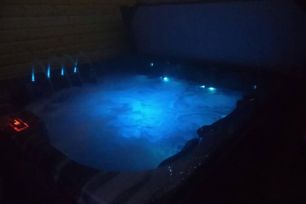 The Cottage - Hot Tub - Nr Glasgow - Self Check-In Coatbridge Zewnętrze zdjęcie